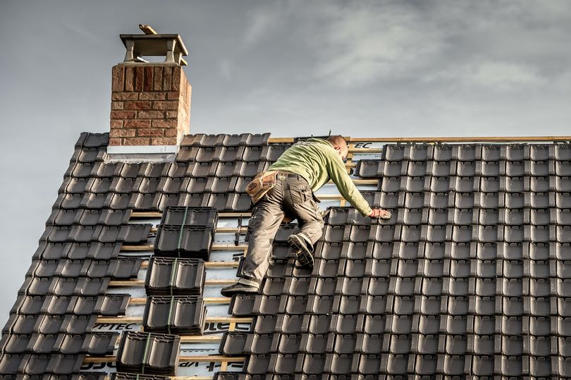 Réparation de toiture et remplacement de tuiles cassées à Cholet, La romagne