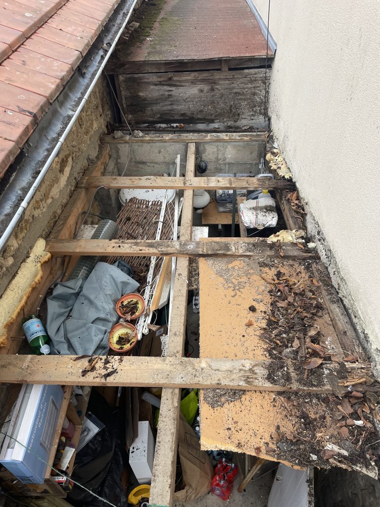 démontage du ancienne toiture en fibro et remplacement par du bac acier à Le Mesnil-Simon (5)