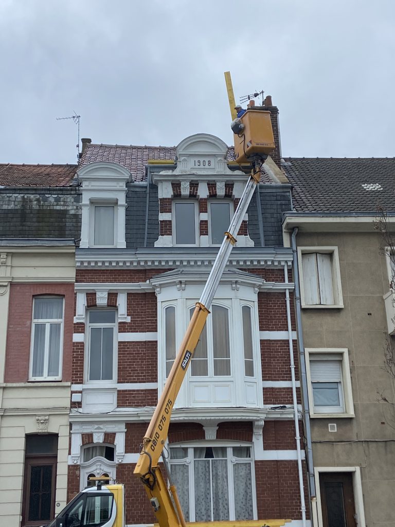 intervention pour réparation de toiture en camion nacelle à Garennes-sur-Eure