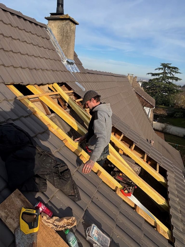 remplacement de toiture à Bréval et pose de nouvelles tuiles béton