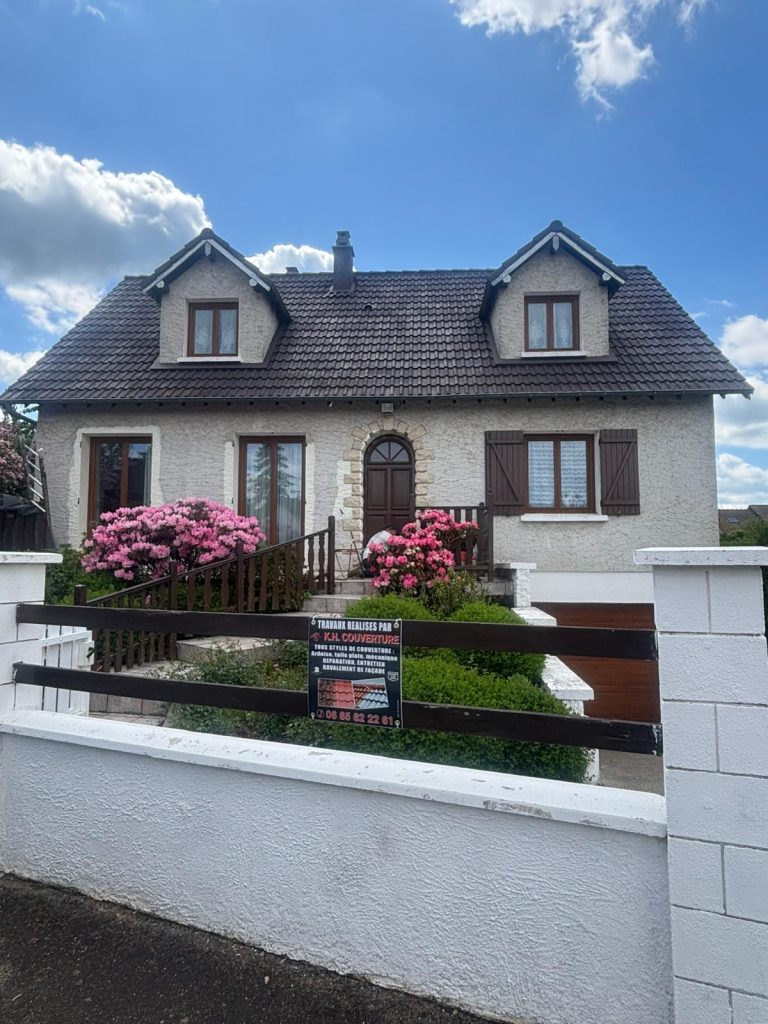 ravalement de façade à peinture fenêtre chien assis à Bois-le-Roi